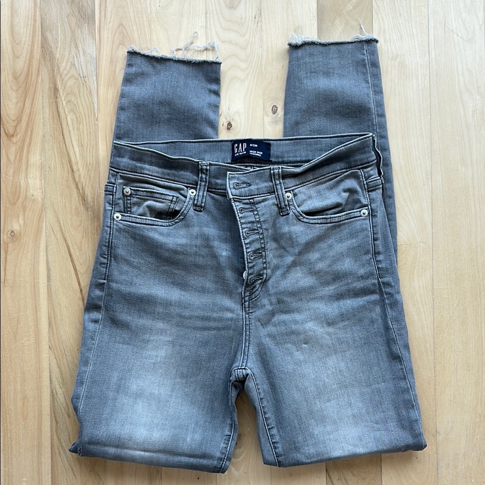 GAP Gray Ankle Cropped Jeans Modern Style
